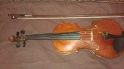 Старинная скрипка конца 19-го века.