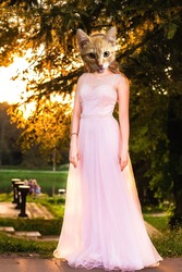 Пышное вечернее розовое платье 